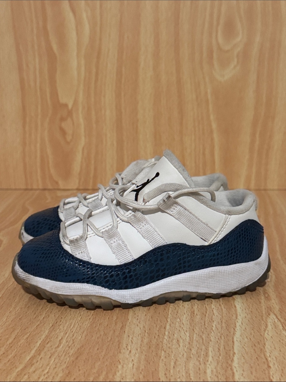 Air Jordan 11 Retro Low LE "Blue Snakeskin"